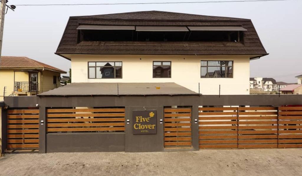 Five Clover Hotel Monastery - Lavishly furnished hotel in secure serene environment, Lagos